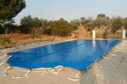 Cobertor de piscina exterior con amarres fijos